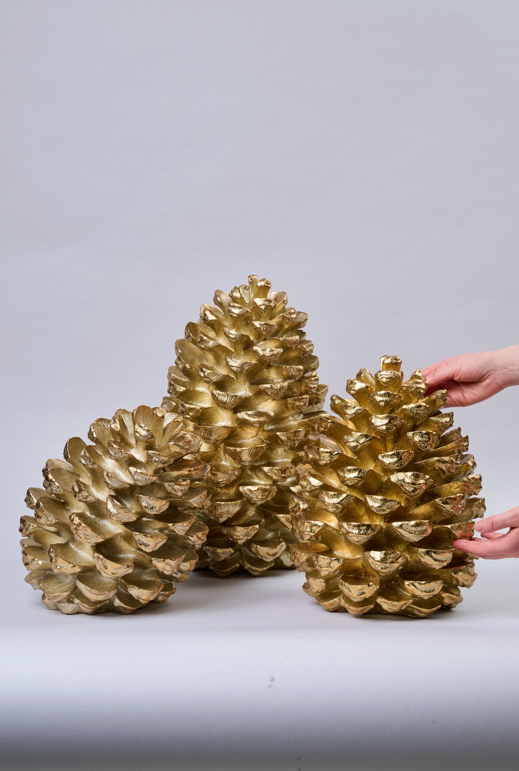 Piñas Decorativas Doradas