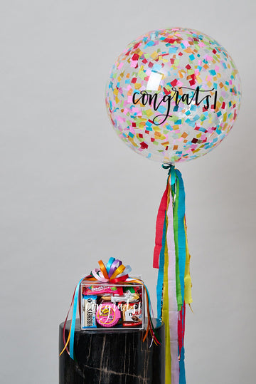Caja Sonrisas Dulces + Globo Confetti Rainbow