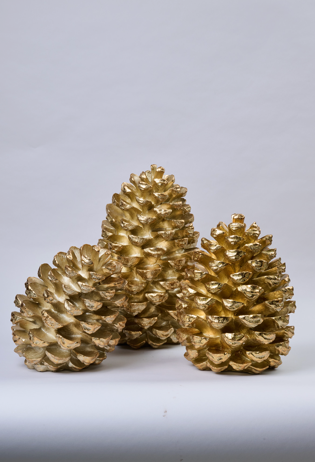 Piñas Decorativas Doradas
